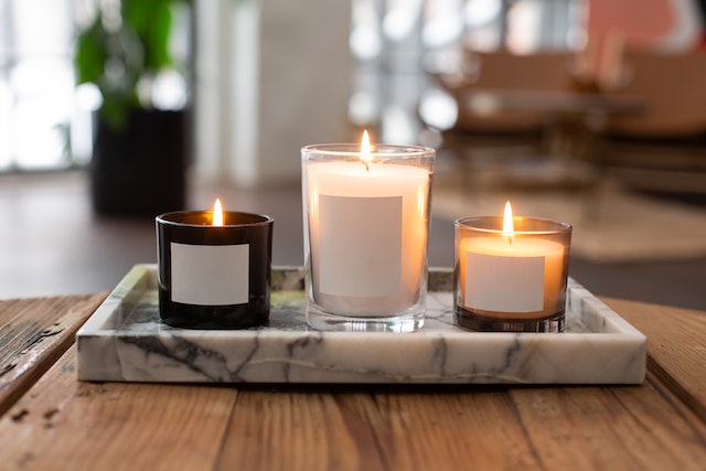 Barattoli di vetro con candele - Foto di Ekaterina Bolovtsova/Pexels.com